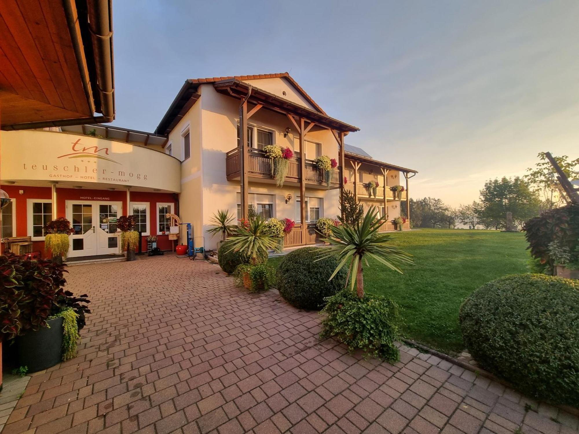 Hotel-Restaurant Teuschler-Mogg Bad Waltersdorf Inklusiv Genusscard Kültér fotó