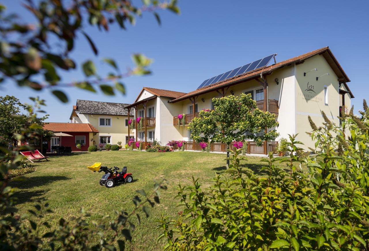 Hotel-Restaurant Teuschler-Mogg Bad Waltersdorf Inklusiv Genusscard Kültér fotó