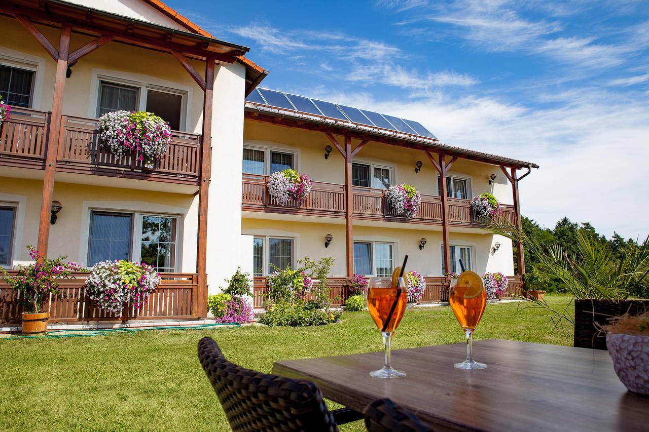 Hotel-Restaurant Teuschler-Mogg Bad Waltersdorf Inklusiv Genusscard Kültér fotó